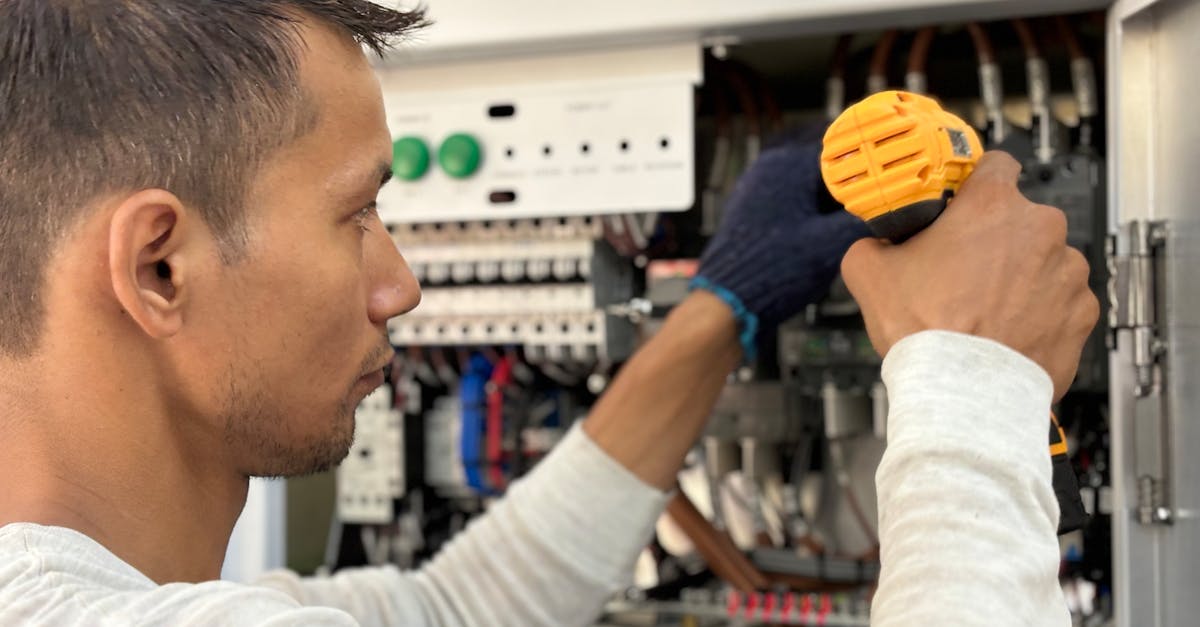 How to Choose the Right Circuit Breaker for Your Home